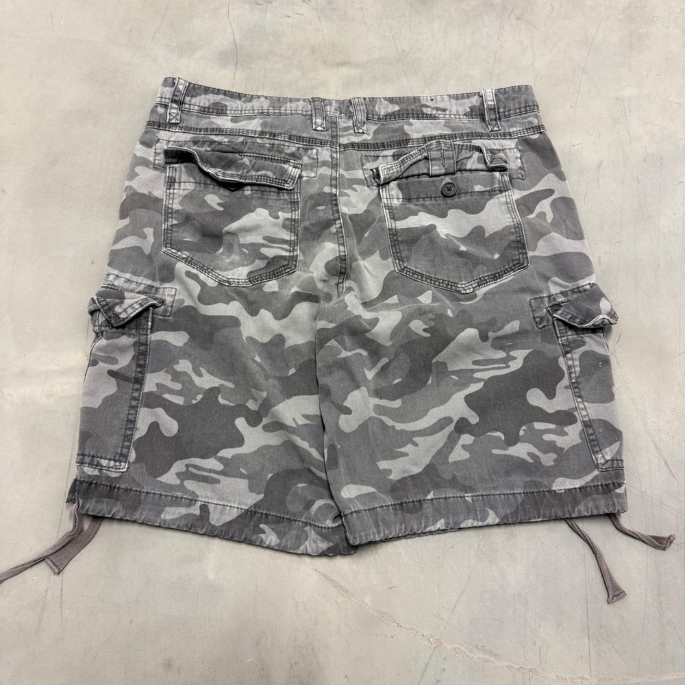2000s‎ y2k gray camo cargo shorts